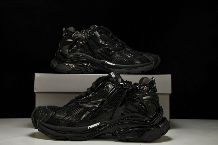 BLCG RUNNER SNEAKER