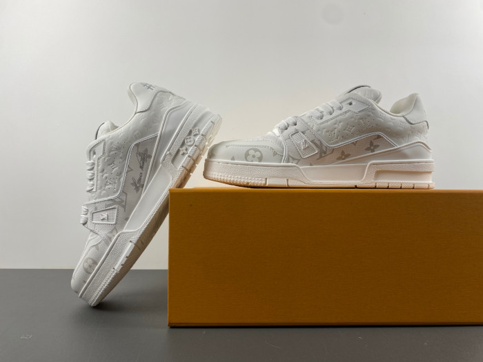 LOU1VTON trainer (EU47)