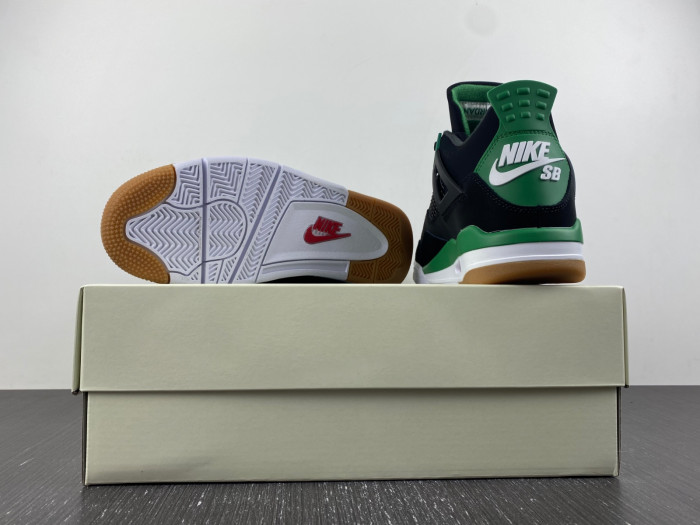 Nike SB x Air Jordan 4 customize