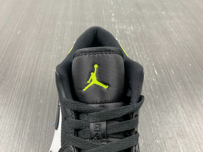 air jordan 1 low "vivid green snakeskin" dx4446-301