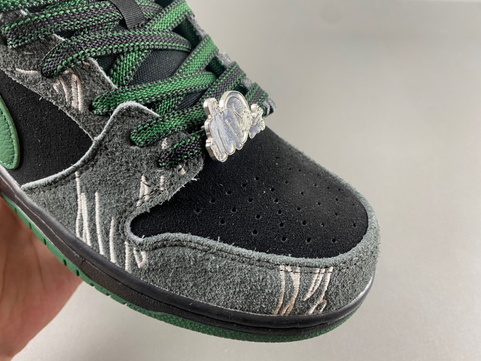 there skateboards x nike sb dunk low hf7743-001