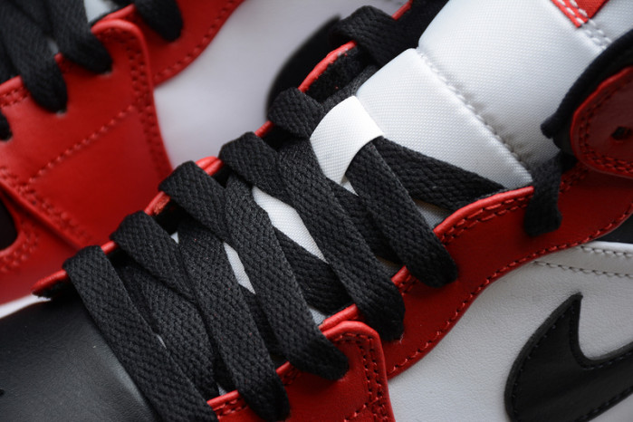 air jordan 1 mid chicago black toe 554724-069