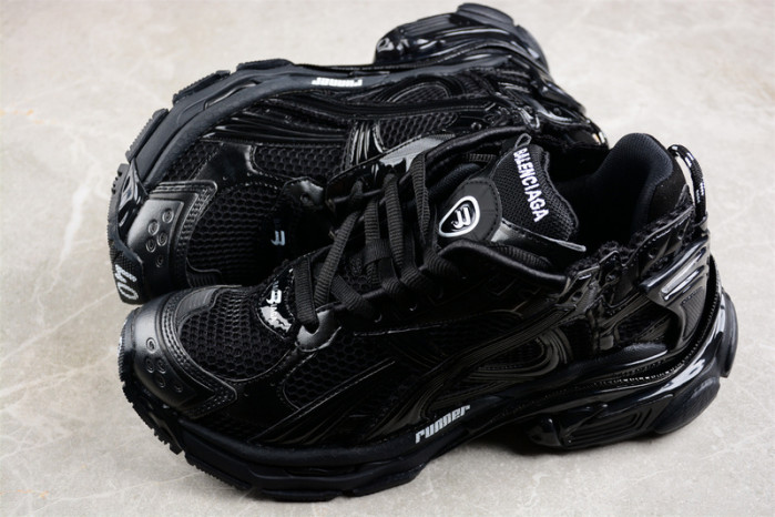 blcg runner sneaker (all black)